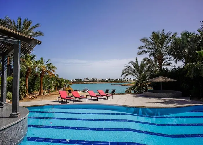 Dream Retreat - Private & Pool -white *