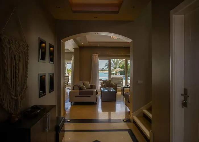 Dream Retreat - Private & Pool -white