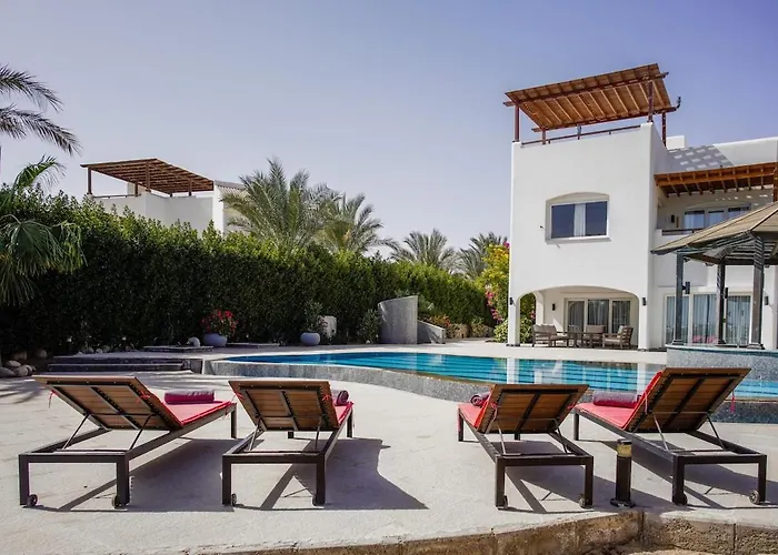 Dream Retreat - Private & Pool -white