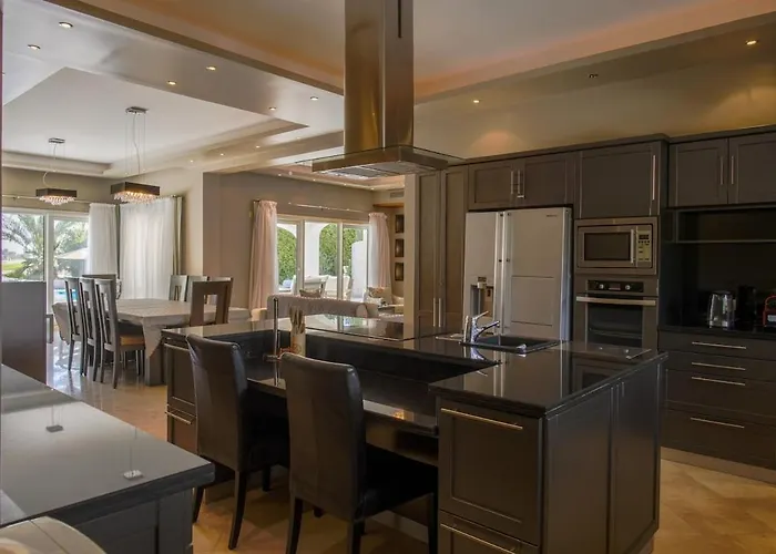 Villa Dream Retreat - Private & Pool -white