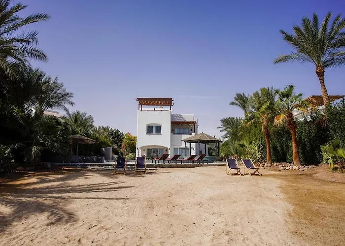 Dream Retreat - Private & Pool -white Villa