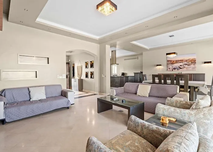 Villa Dream Retreat - Private & Pool -white