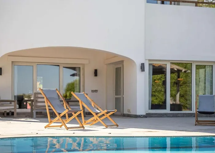 Dream Retreat - Private & Pool -white *