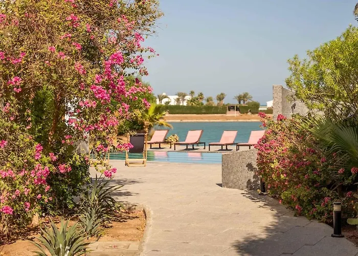Dream Retreat - Private & Pool -white Villa